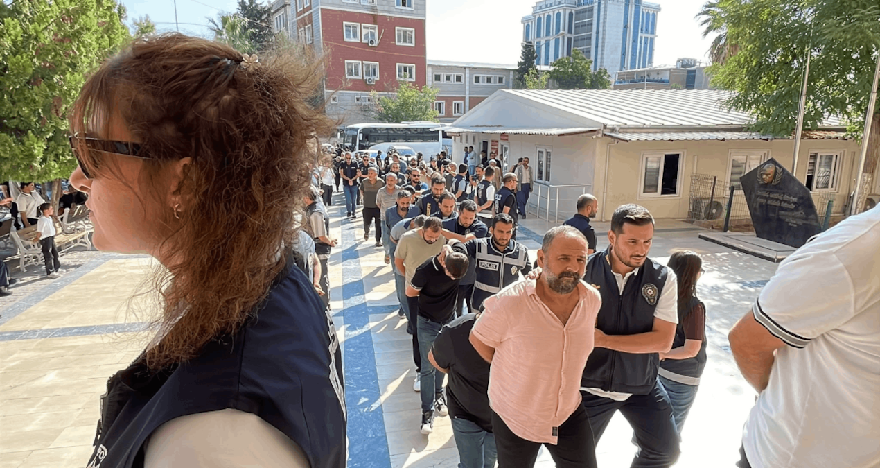 Şanlıurfa merkezli 5 ilde dev bahis operasyonu: Hesaplarından 3,9 milyar TL çıkan 46 şüpheli adliyede!